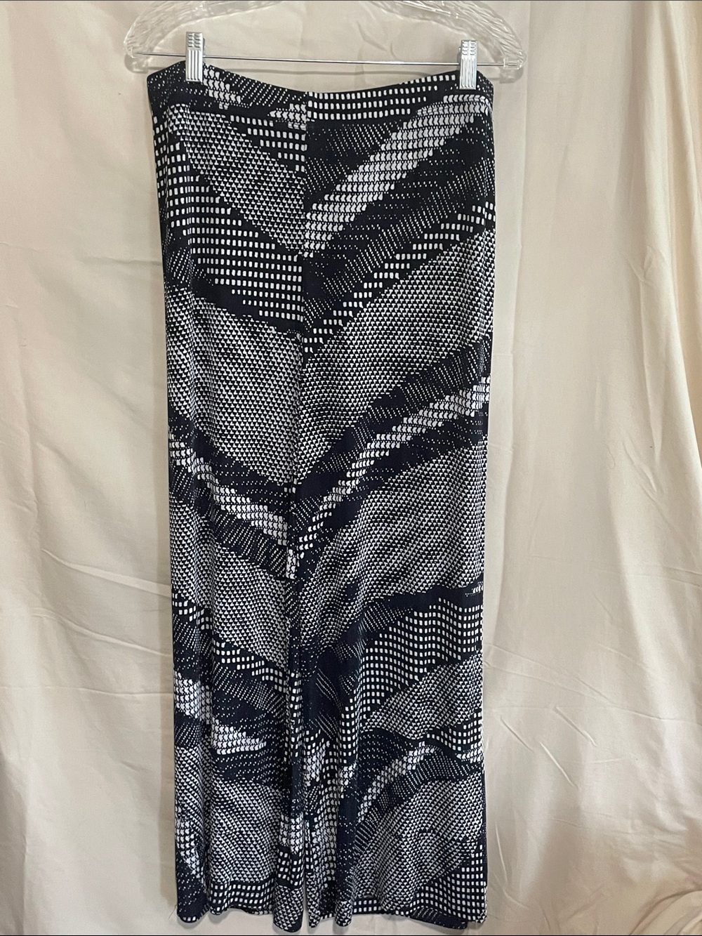 Chico’s Travelers!!! Blue and White Patterned Pants - Chico’s size 2 (10-12)